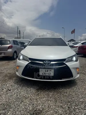 Toyota Camry SE 4dr Sedan (2.5L 4cyl 6A) 2017 White