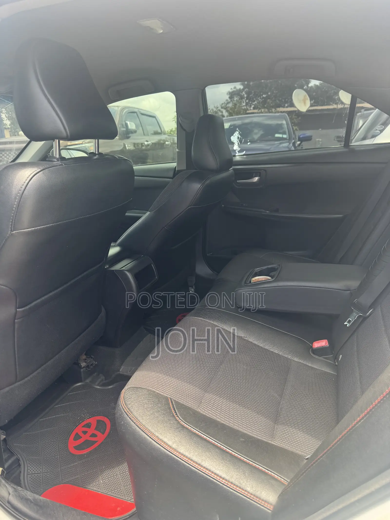Toyota Camry SE 4dr Sedan (2.5L 4cyl 6A) 2017 White