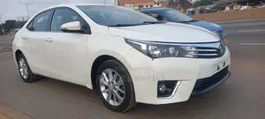 Toyota Corolla LE 4dr Sedan (1.8L 4cyl CVT) 2017 White