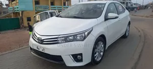 Toyota Corolla LE 4dr Sedan (1.8L 4cyl CVT) 2017 White