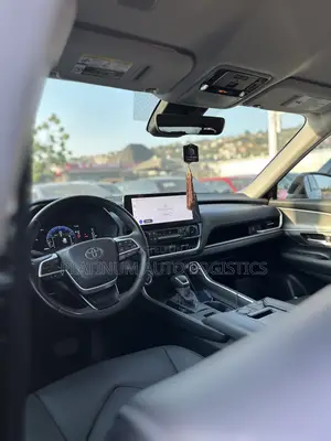 Toyota Grand Highlander XLE AWD 2024