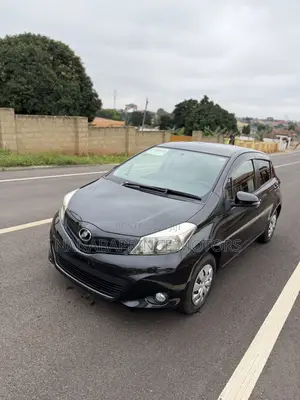 Toyota Vitz 1.3 AWD 5dr 2015 Black