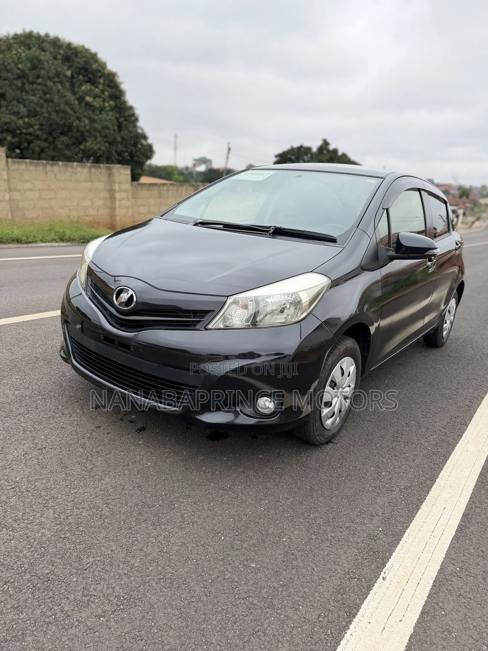Toyota Vitz 1.3 AWD 5dr 2015 Black