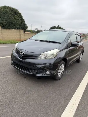 Toyota Vitz 1.3 AWD 5dr 2015 Black