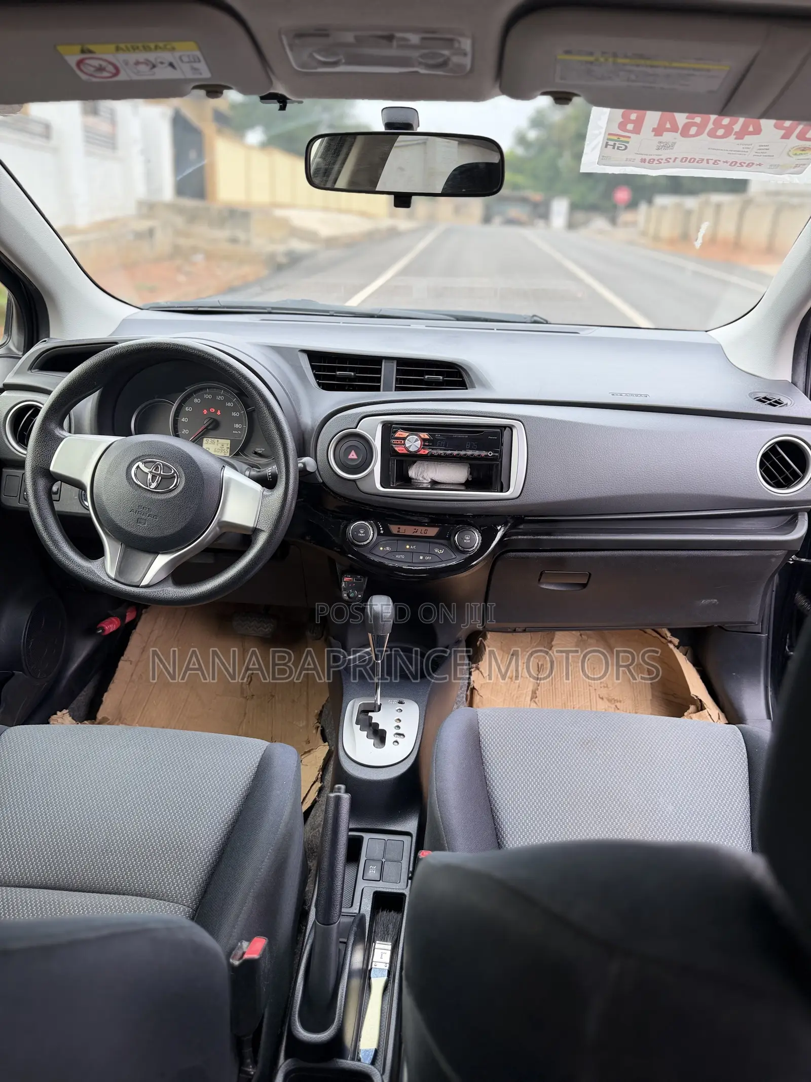 Toyota Vitz 1.3 AWD 5dr 2015 Black