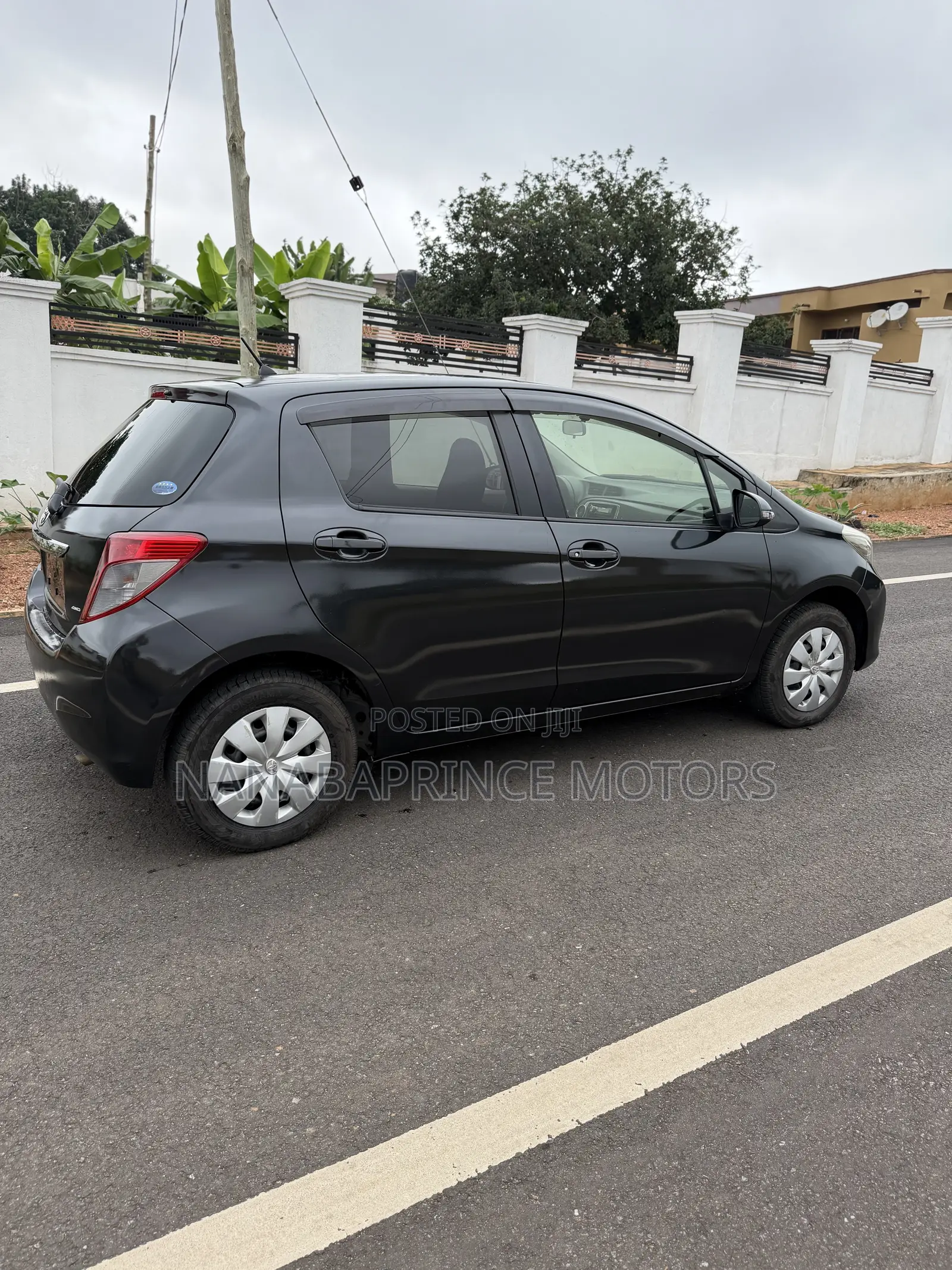 Toyota Vitz 1.3 AWD 5dr 2015 Black
