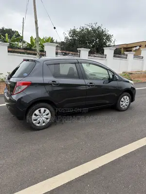 Toyota Vitz 1.3 AWD 5dr 2015 Black