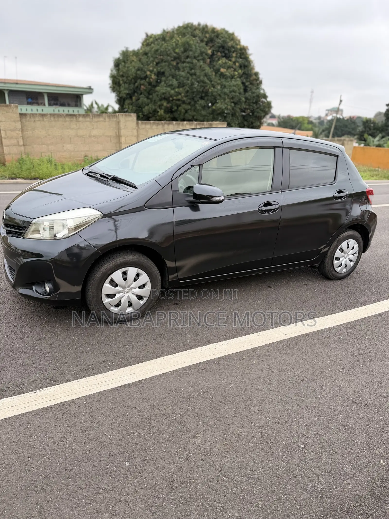 Toyota Vitz 1.3 AWD 5dr 2015 Black