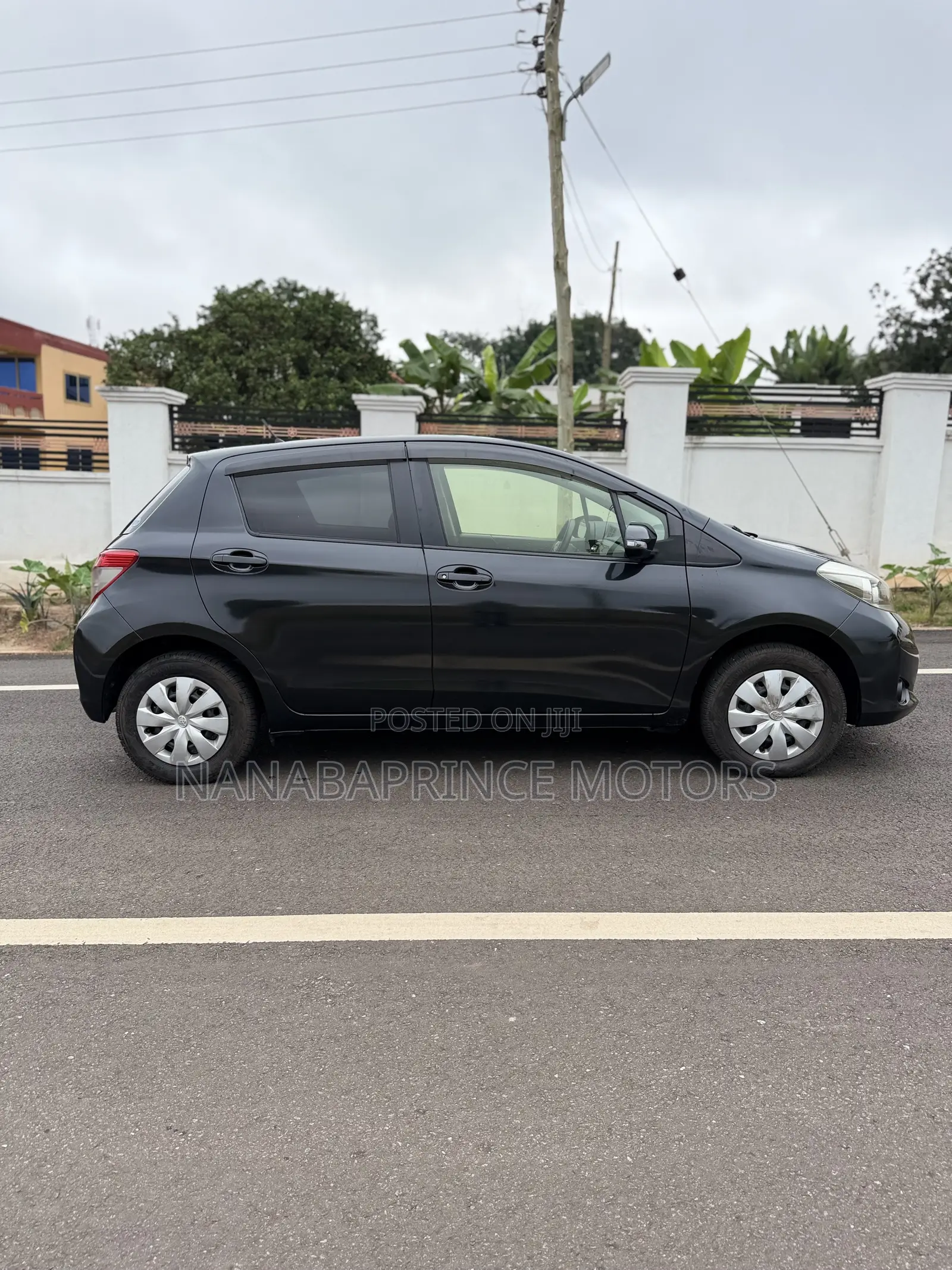 Toyota Vitz 1.3 AWD 5dr 2015 Black