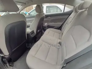 Hyundai Elantra ECO Sedan FWD (1.4L 4cyl 7A) 2017 Beige
