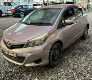 Toyota Vitz 2012 Silver