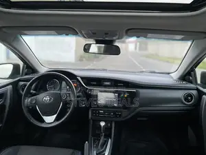 Toyota Corolla SE (1.8L 4cyl 2A) 2018 Blue