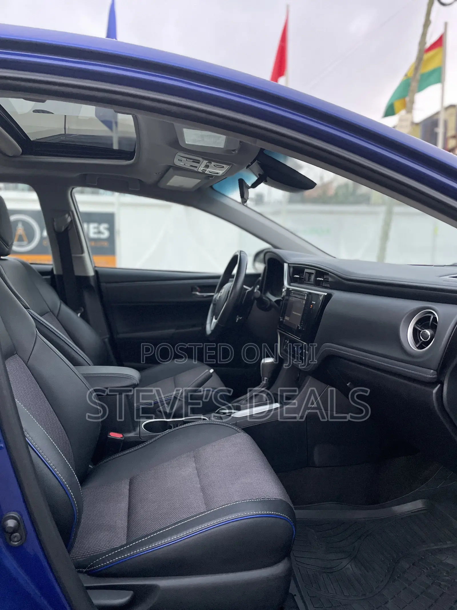 Toyota Corolla SE (1.8L 4cyl 2A) 2018 Blue