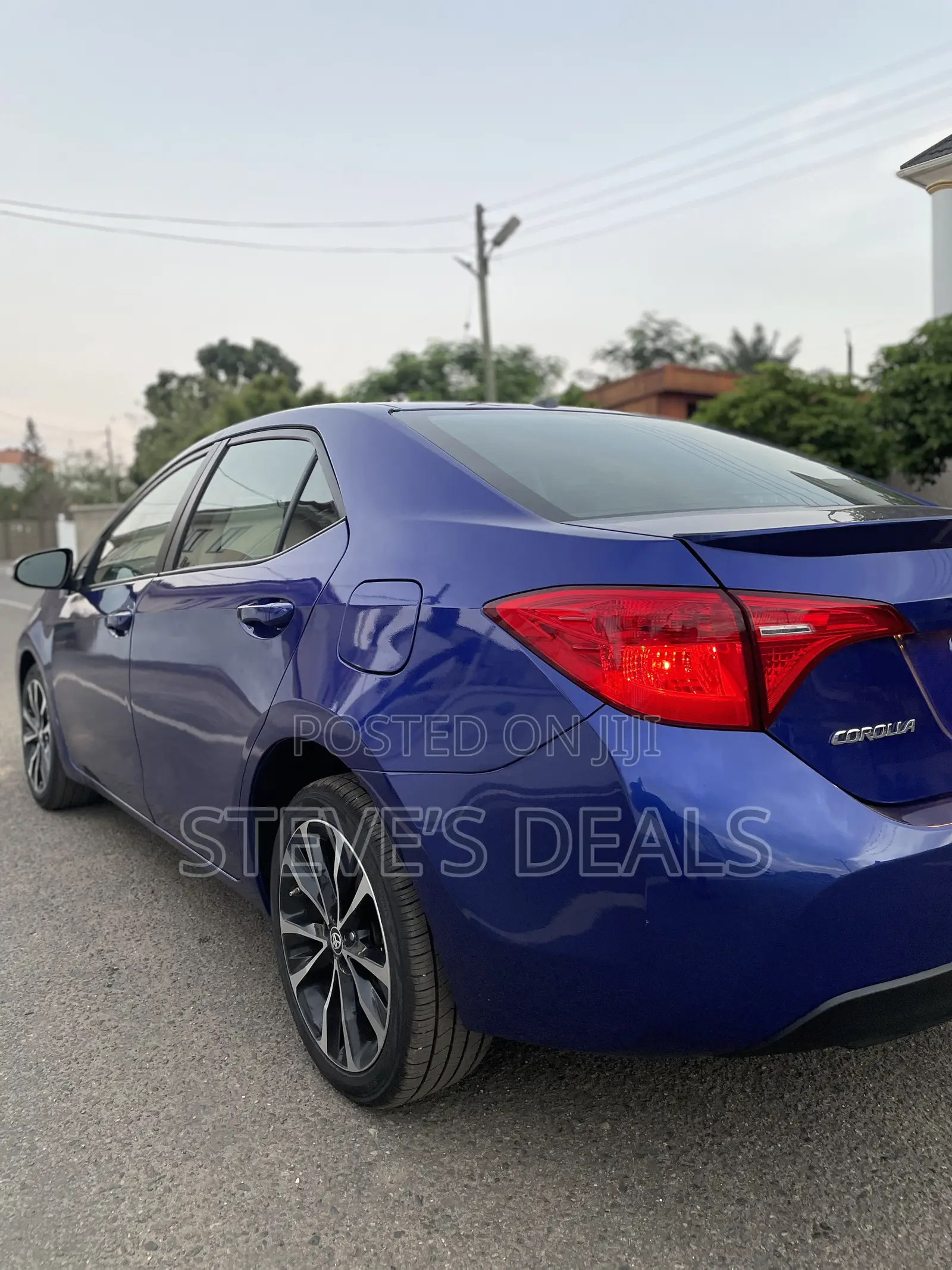 Toyota Corolla SE (1.8L 4cyl 2A) 2018 Blue