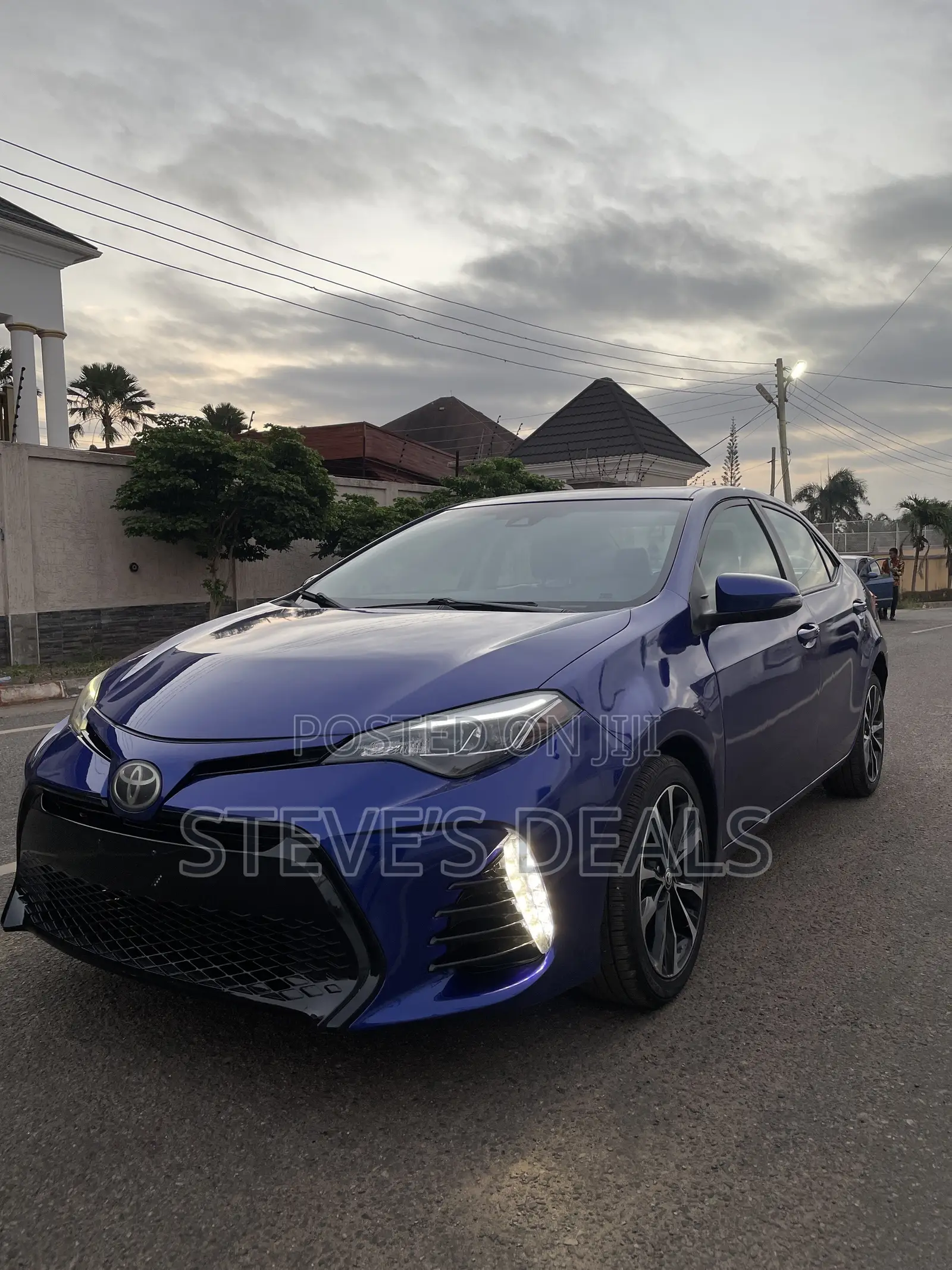 Toyota Corolla SE (1.8L 4cyl 2A) 2018 Blue