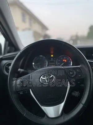 Toyota Corolla SE (1.8L 4cyl 2A) 2018 Blue