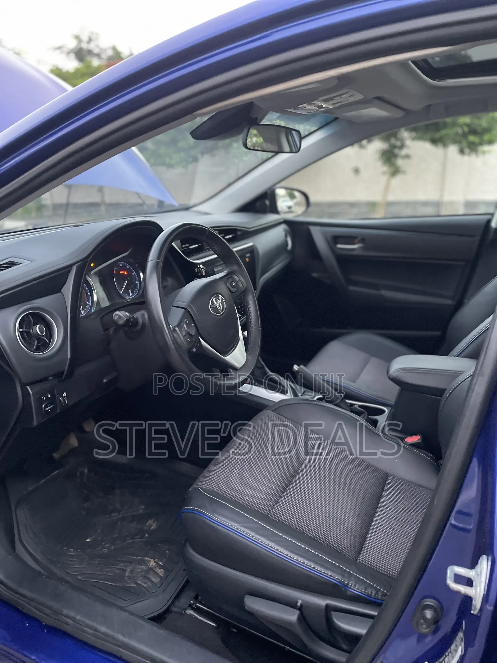Toyota Corolla SE (1.8L 4cyl 2A) 2018 Blue