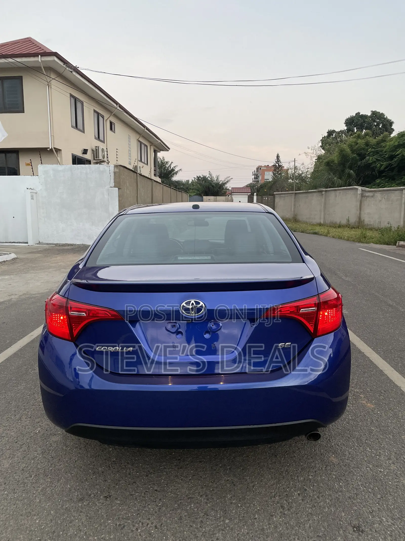 Toyota Corolla SE (1.8L 4cyl 2A) 2018 Blue