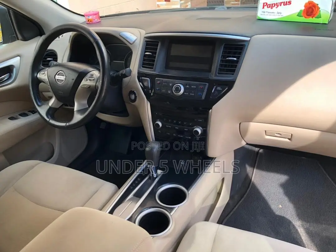 Nissan Pathfinder 2016 Black