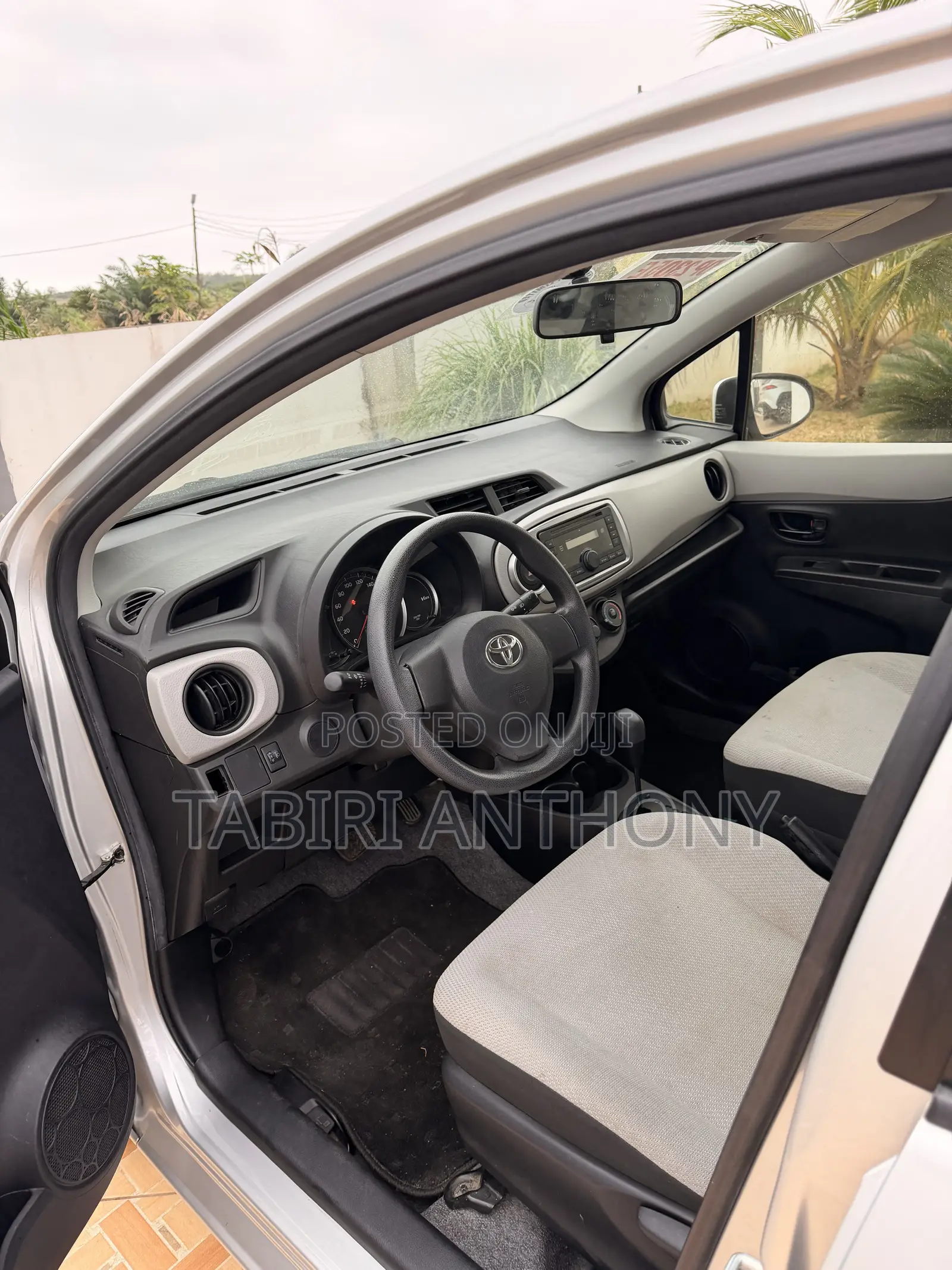 Toyota Vitz 2013 Silver