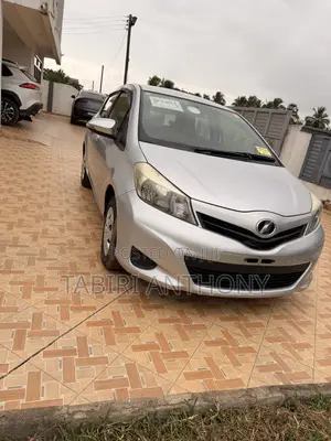 Toyota Vitz 2013 Silver