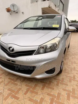 Toyota Vitz 2013 Silver