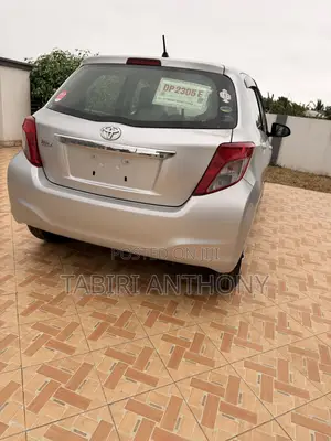 Toyota Vitz 2013 Silver