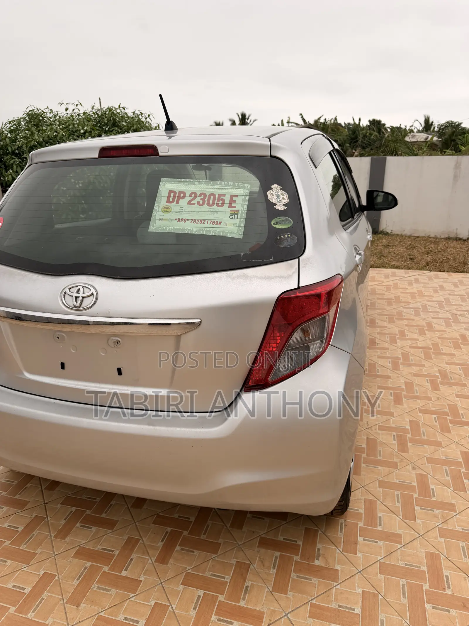 Toyota Vitz 2013 Silver