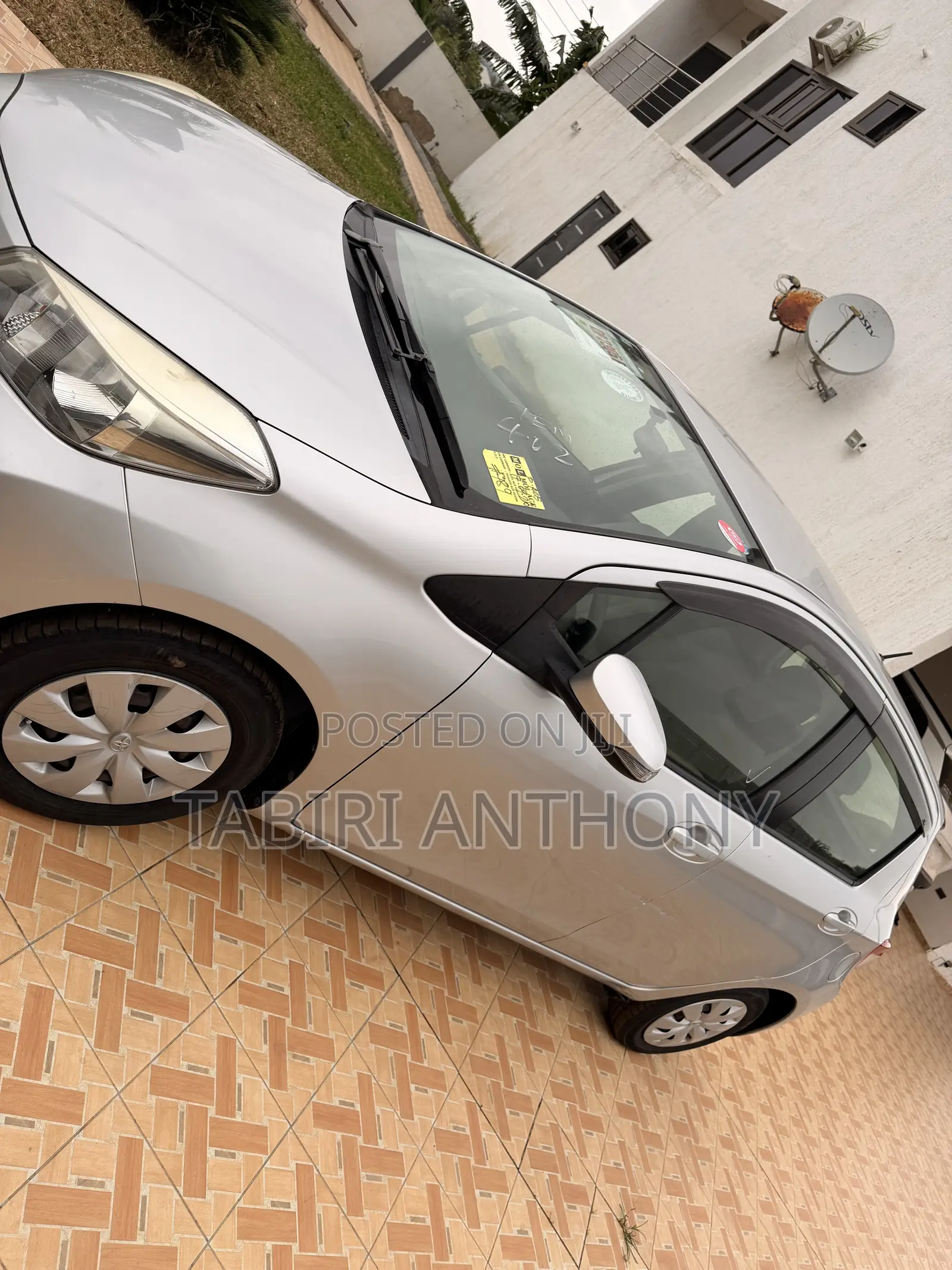 Toyota Vitz 2013 Silver