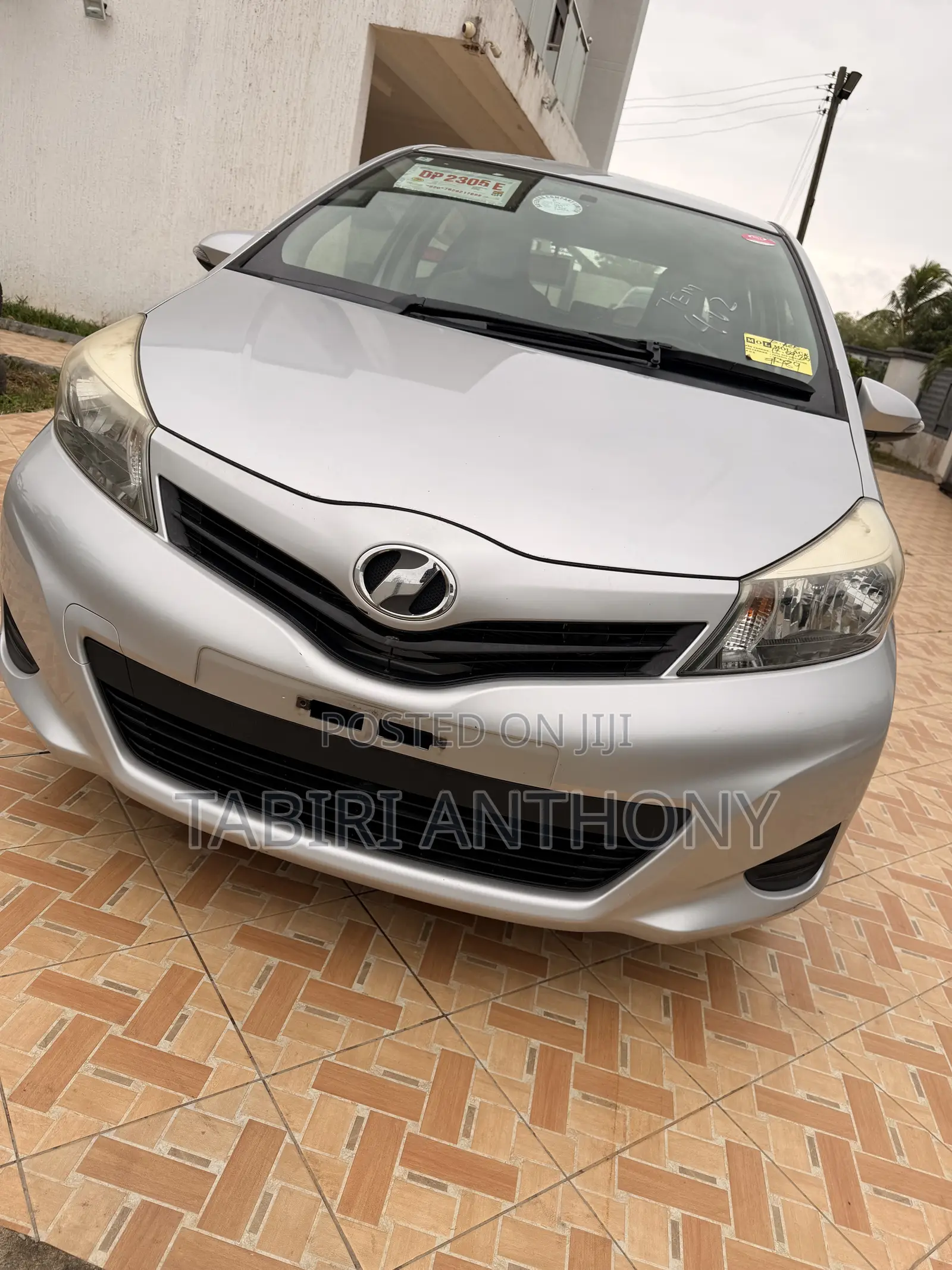 Toyota Vitz 2013 Silver