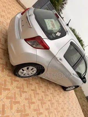 Toyota Vitz 2013 Silver