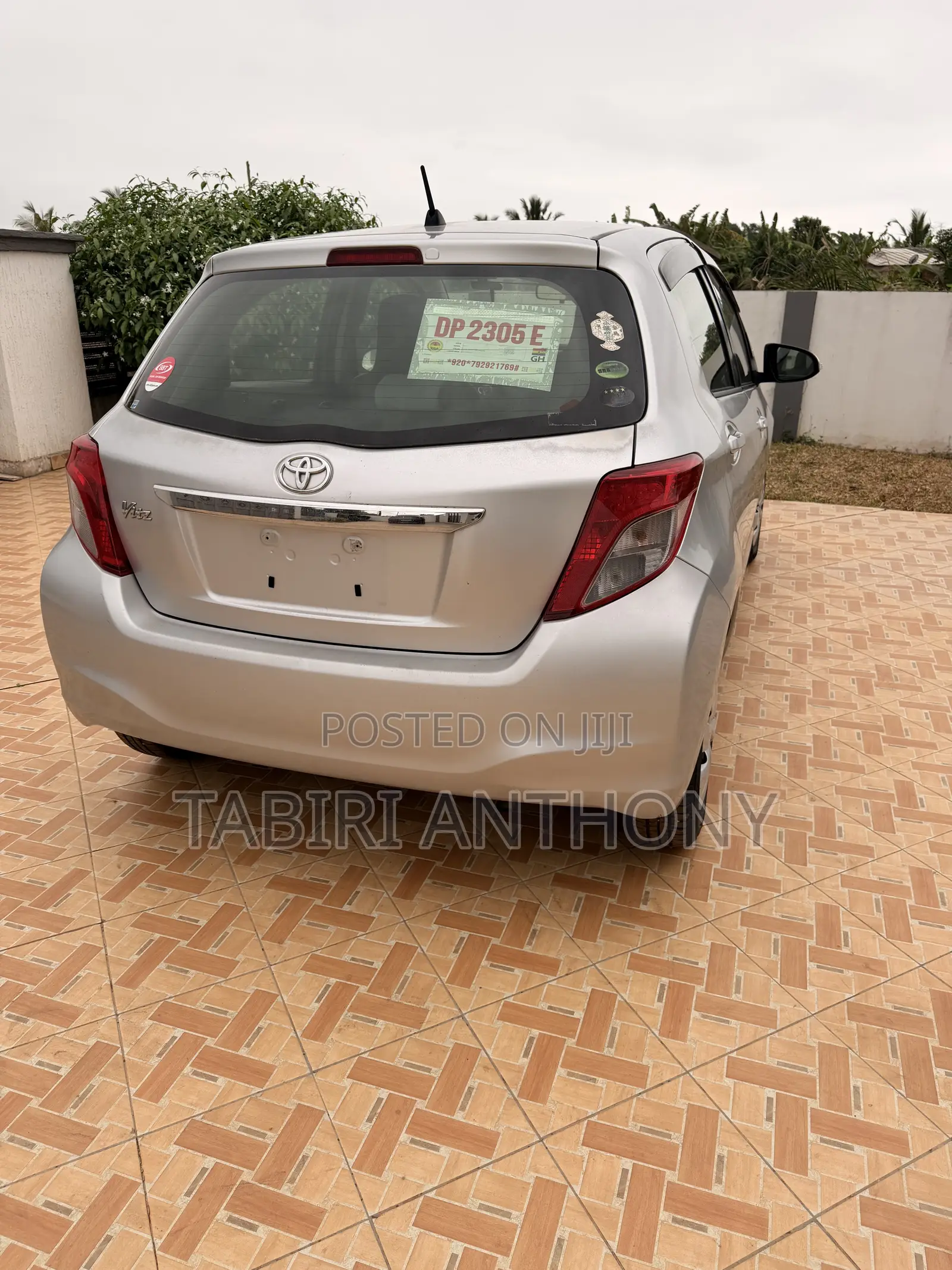 Toyota Vitz 2013 Silver