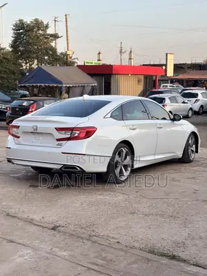 Honda Accord Touring 2.0T 2018 White