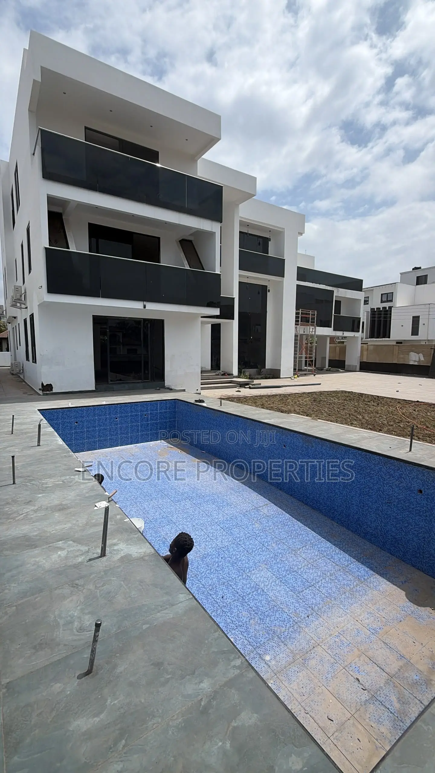 8bdrm House in East Legon, Adjiriganor for sale