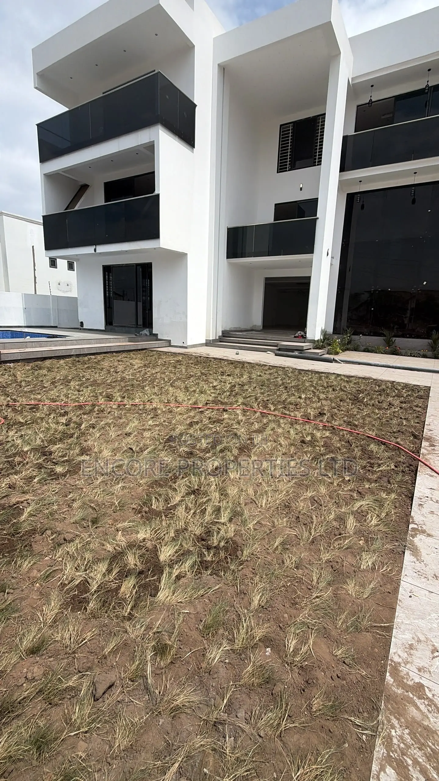 8bdrm House in East Legon for sale