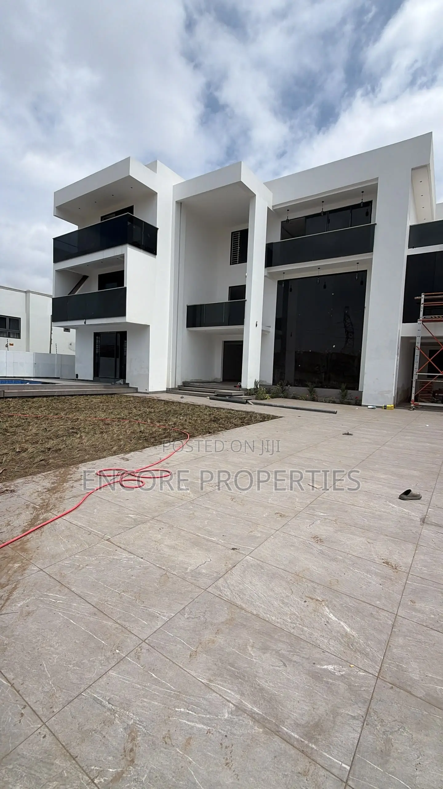 8bdrm House in East Legon, Adjiriganor for sale