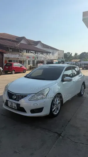 Nissan Tiida 1.6 Hatchback 2012 White