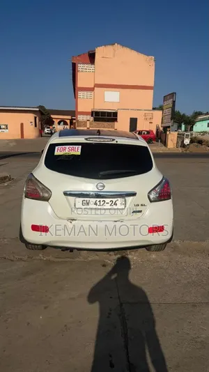 Nissan Tiida 1.6 Hatchback 2012 White