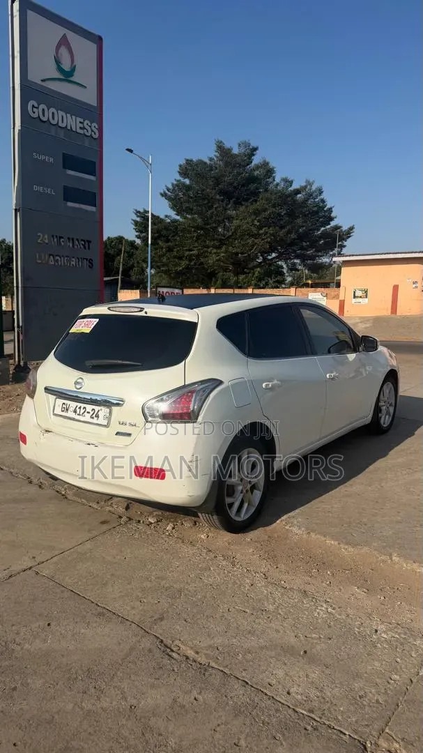 Nissan Tiida 1.6 Hatchback 2012 White