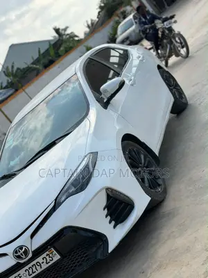 Toyota Corolla S 4dr Sedan (1.8L 4cyl CVT) 2016 White