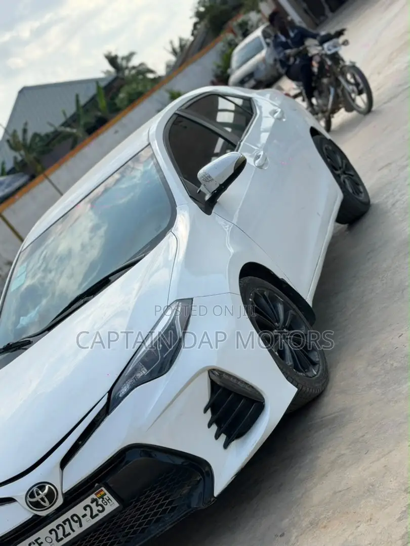 Toyota Corolla S 4dr Sedan (1.8L 4cyl CVT) 2016 White
