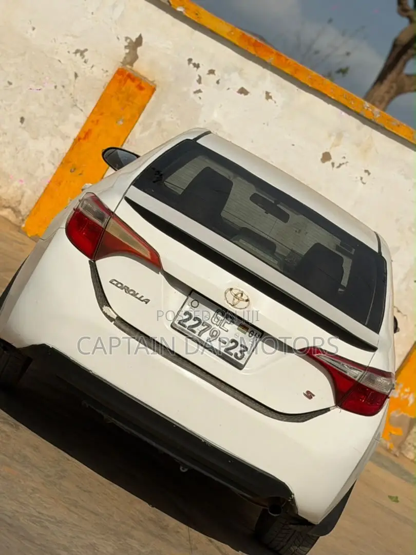 Toyota Corolla S 4dr Sedan (1.8L 4cyl CVT) 2016 White