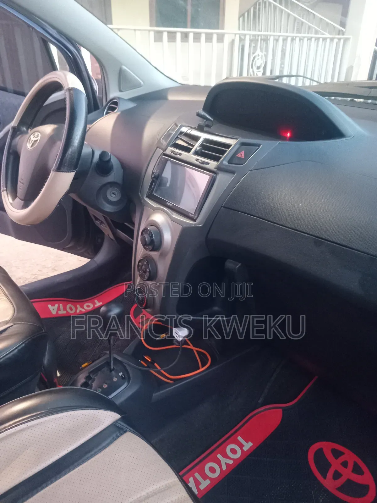 Toyota Vitz 1.0 FWD 5dr 2010 Black