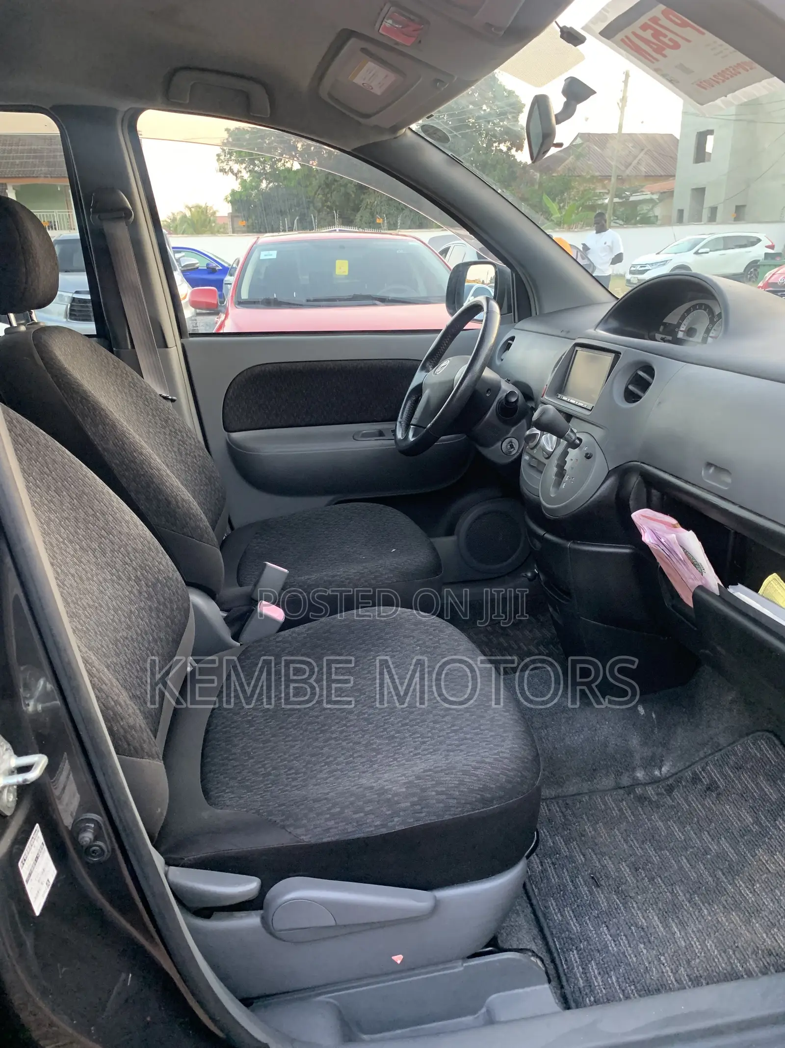 Toyota Sienta 2011 Silver