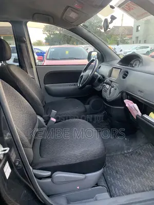 Toyota Sienta 2011 Silver