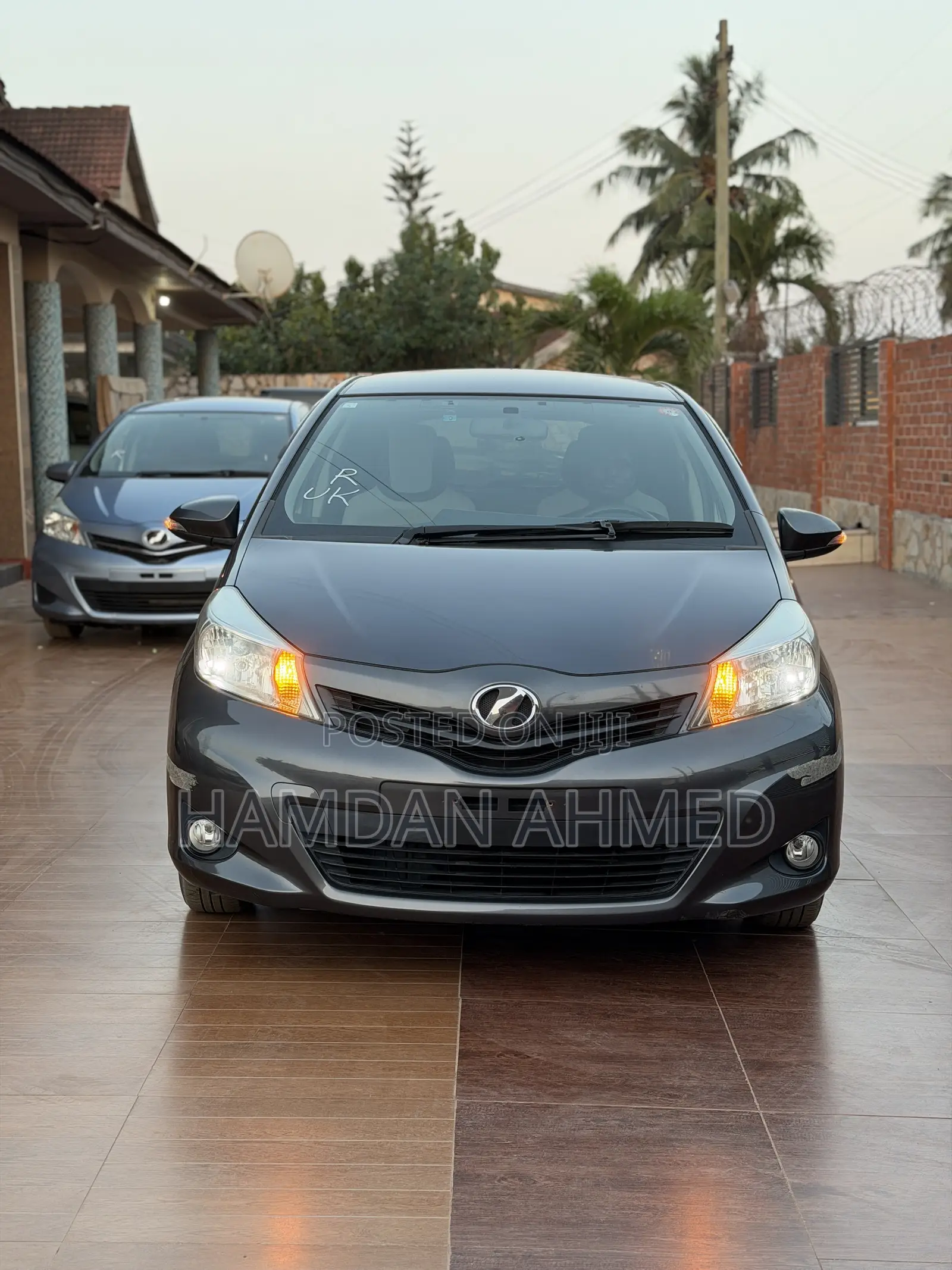 Toyota Vitz 1.3 FWD 5dr 2012 Gray