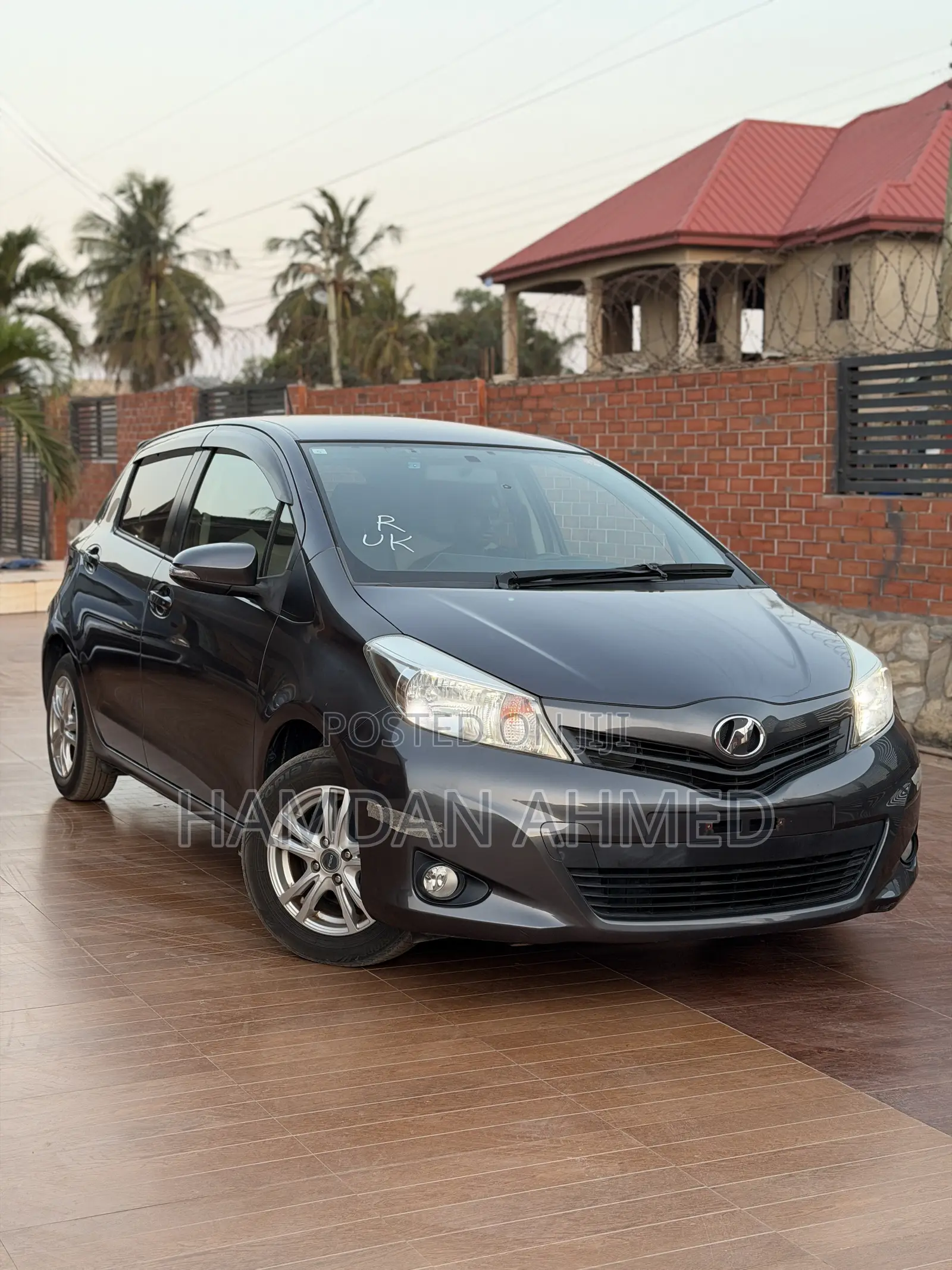 Toyota Vitz 1.3 FWD 5dr 2012 Gray