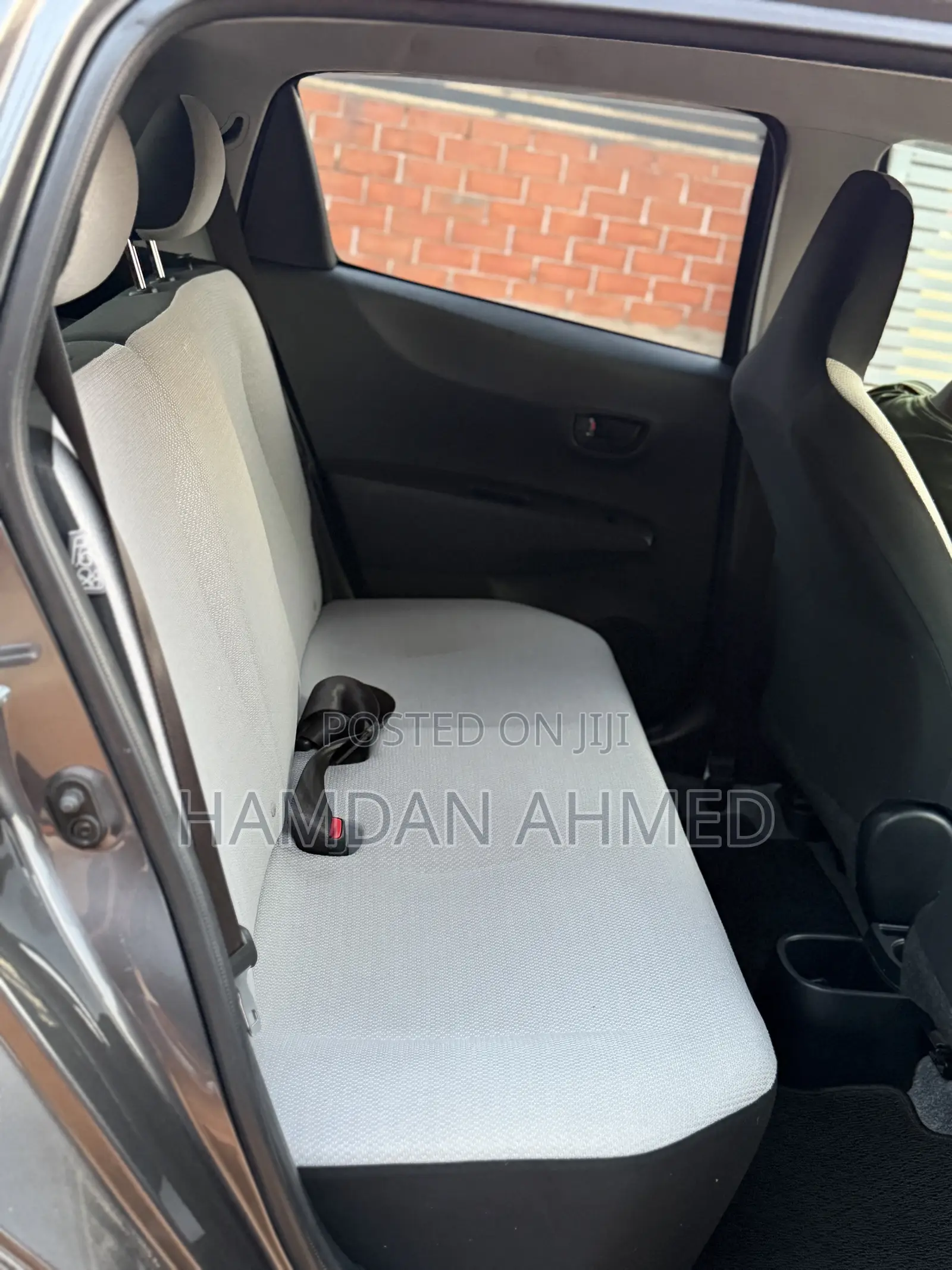 Toyota Vitz 1.3 FWD 5dr 2012 Gray