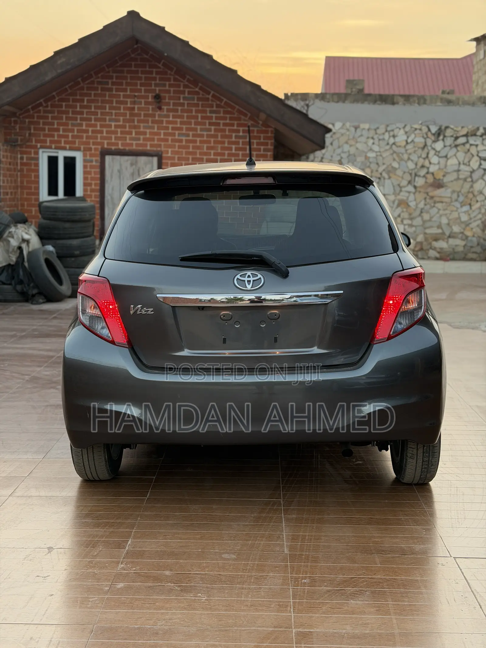 Toyota Vitz 1.3 FWD 5dr 2012 Gray