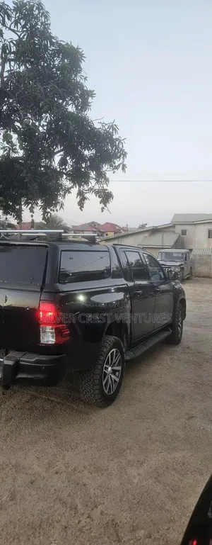 Toyota Hilux 2021 Black